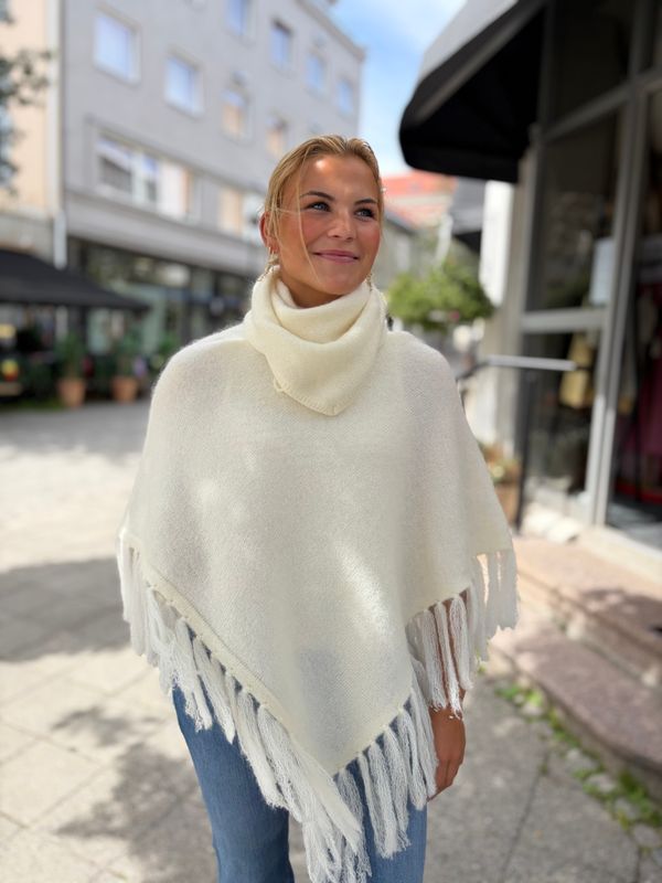 Caroline Poncho Offwhite