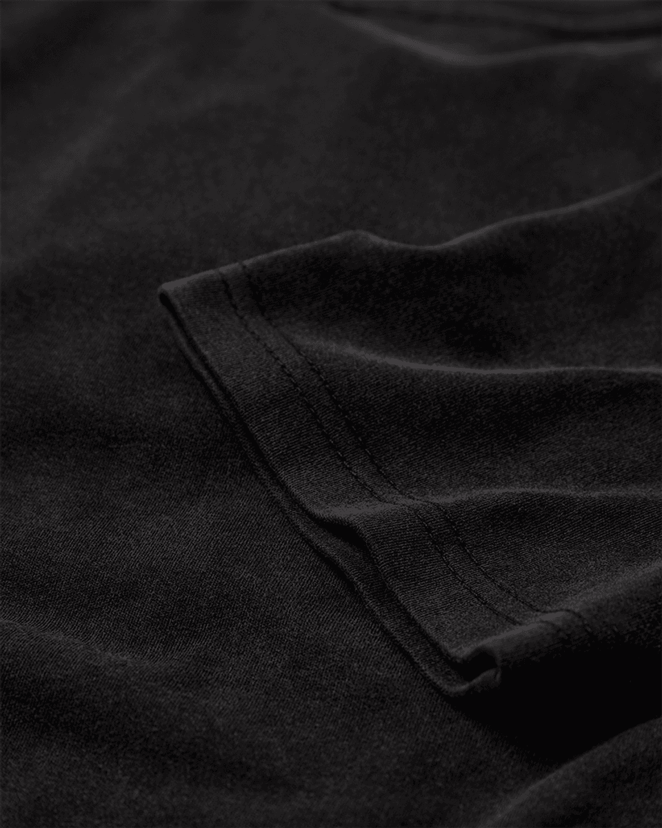 Muse Tee Black/Windsor Wine