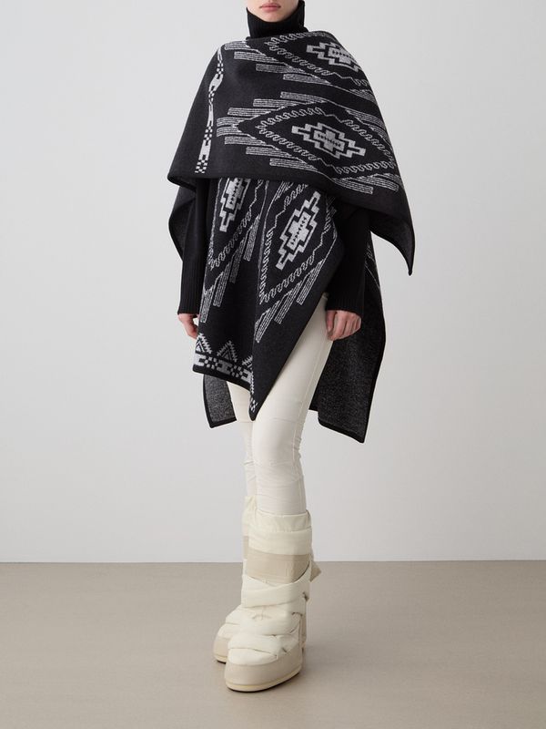 Kautokeino Poncho Black