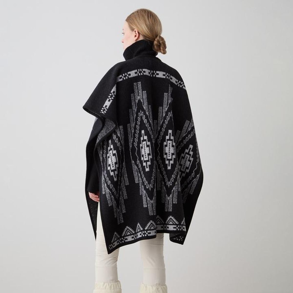 Kautokeino Poncho Black